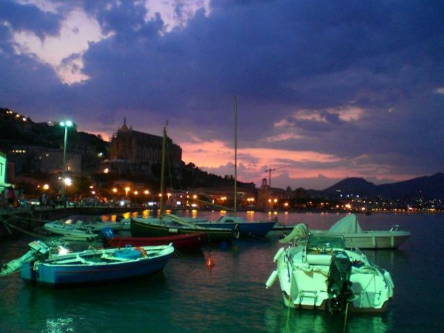Galu Guest House Gaeta Bagian luar foto