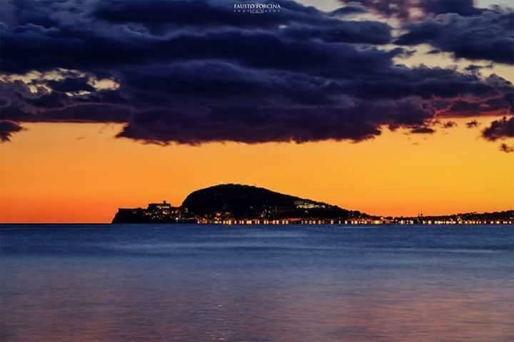 Galu Guest House Gaeta Bagian luar foto